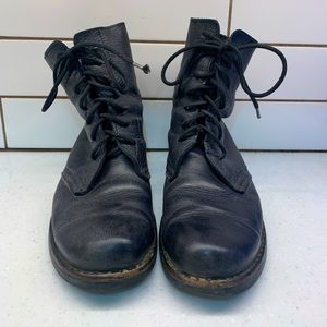 Classic Roots leather boot
